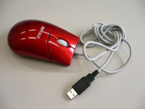 ノーマルな赤いマウスの写真